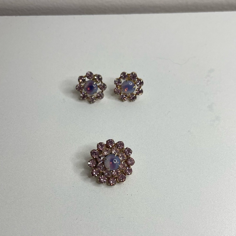 Vintage Goldtone Purple jewel brooch and clip on earrings set